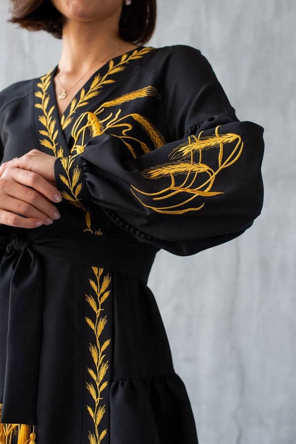 Плаття-вишиванка на запах довжини міні з китичками на поясі, Чорний, 36(S)