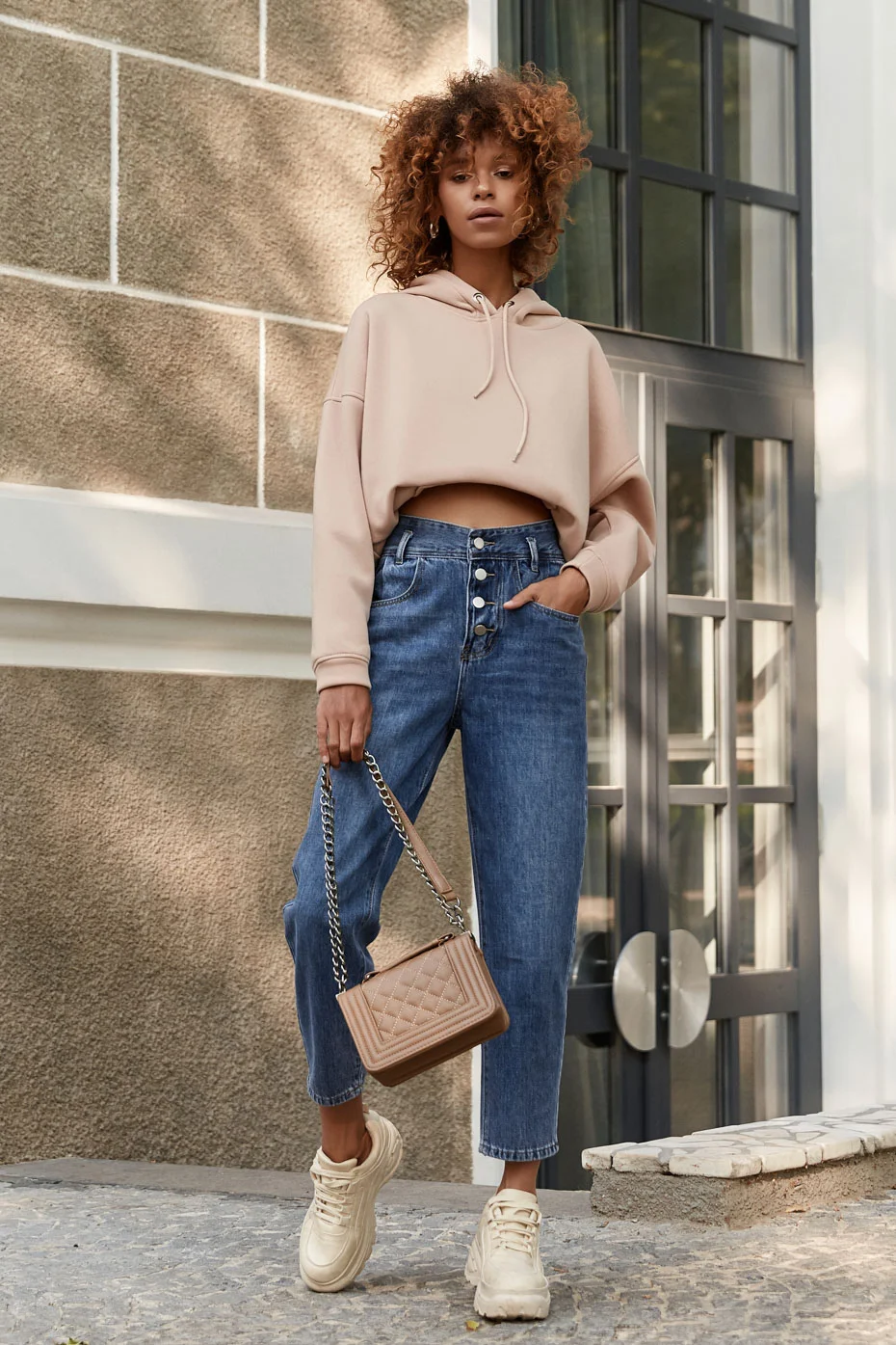 Жіночі джинси з високою талією - чудовий вибір для прихильниць стилю та зручності