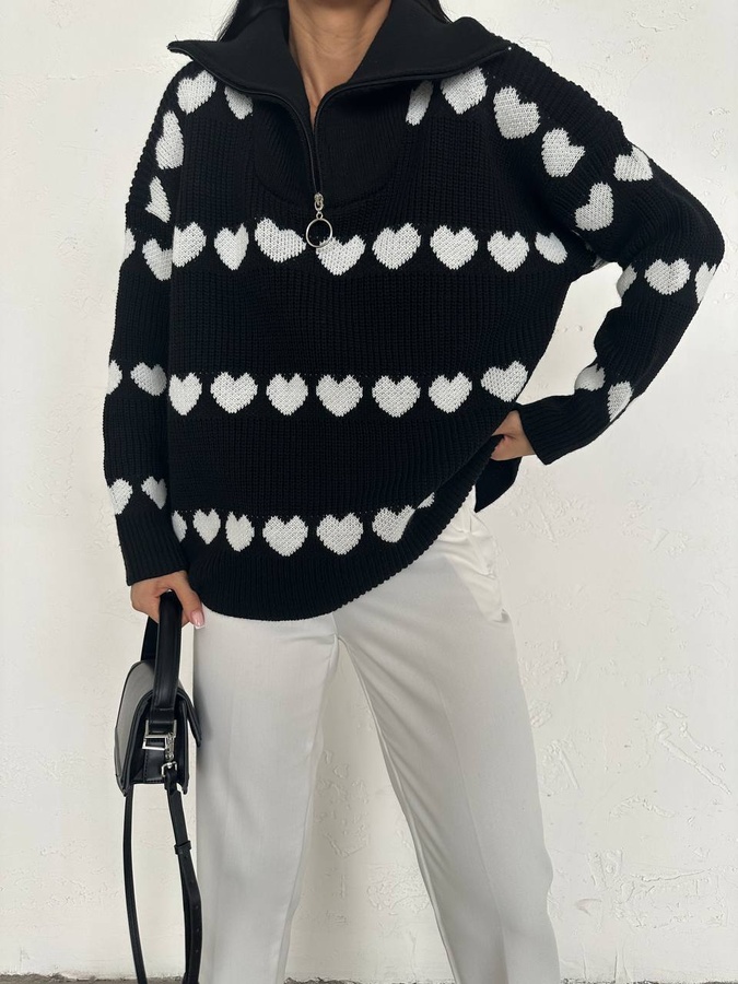Женский вязаный оверсайз свитер с высоким воротником на молнии и сердечками черный, Чорний, One Size