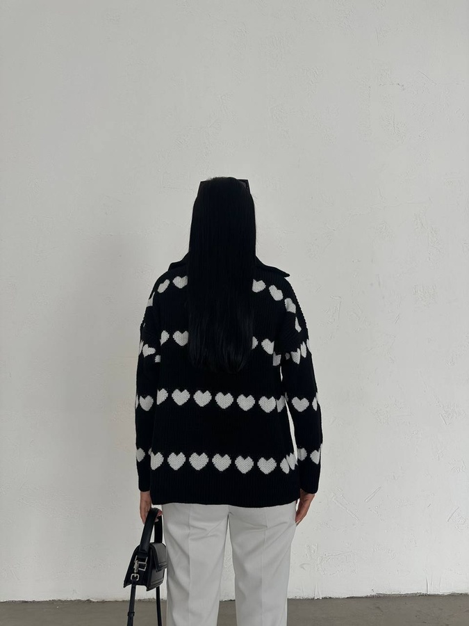 Женский вязаный оверсайз свитер с высоким воротником на молнии и сердечками черный, Чорний, One Size